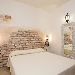 Mirtagru Casa Dell'olivastro בית נופש Agrustos