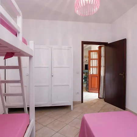 La Casa Dell'olivastro بيت للعطل *