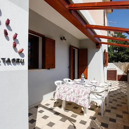 La Casa Dell'olivastro * Agrustos