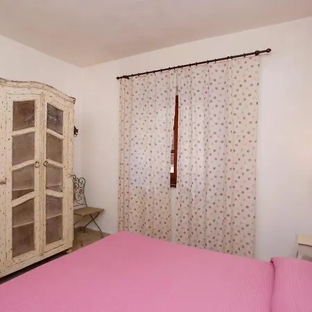 펜션 Mirtagru Casa Dell'olivastro Agrustos